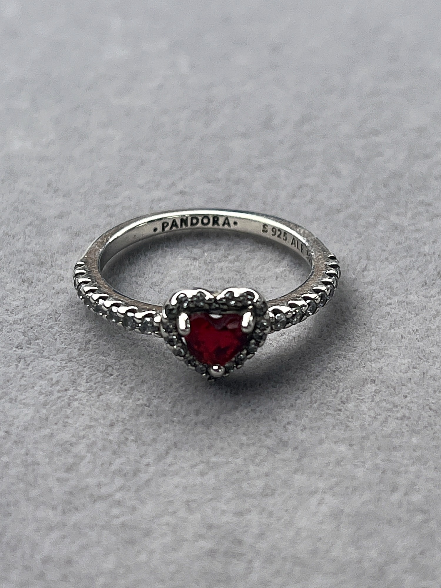 Anillo corazón rojo — talla 6