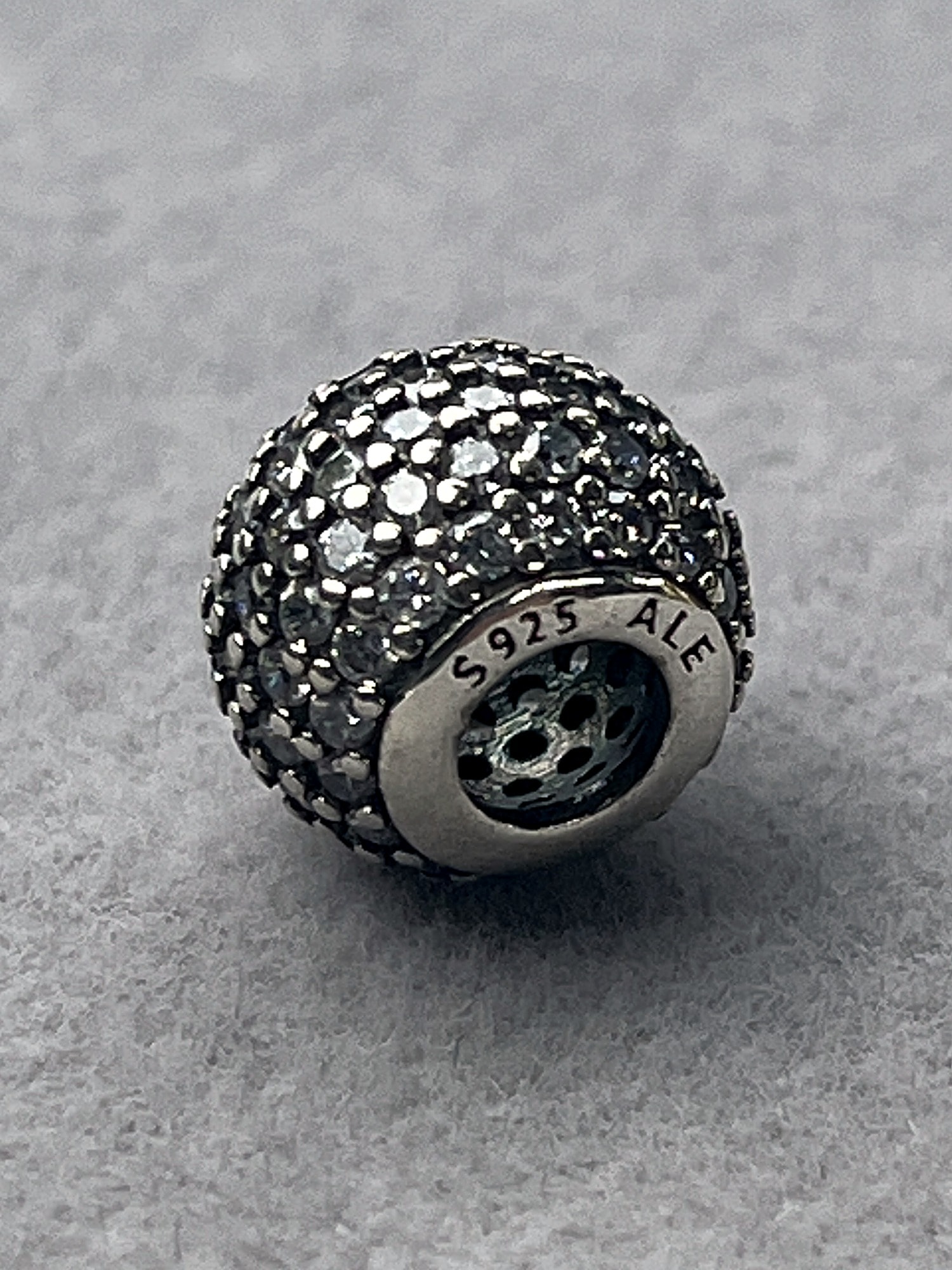 Charm bola pavé
