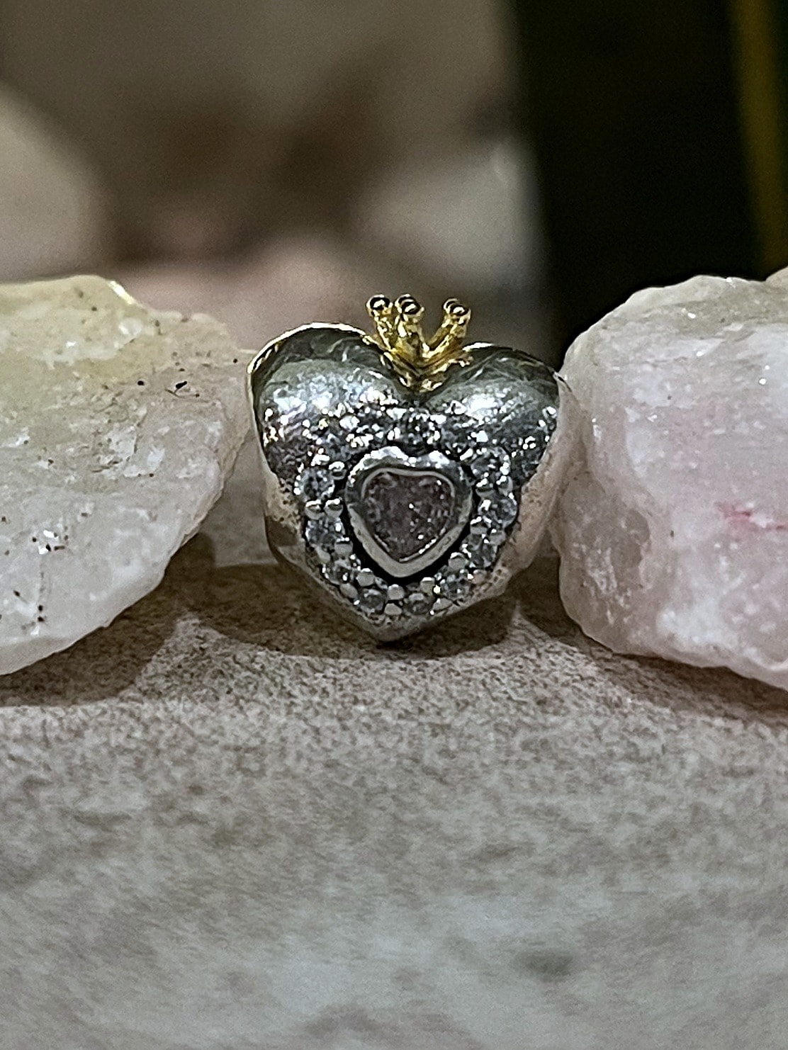 Charm corazón con corona