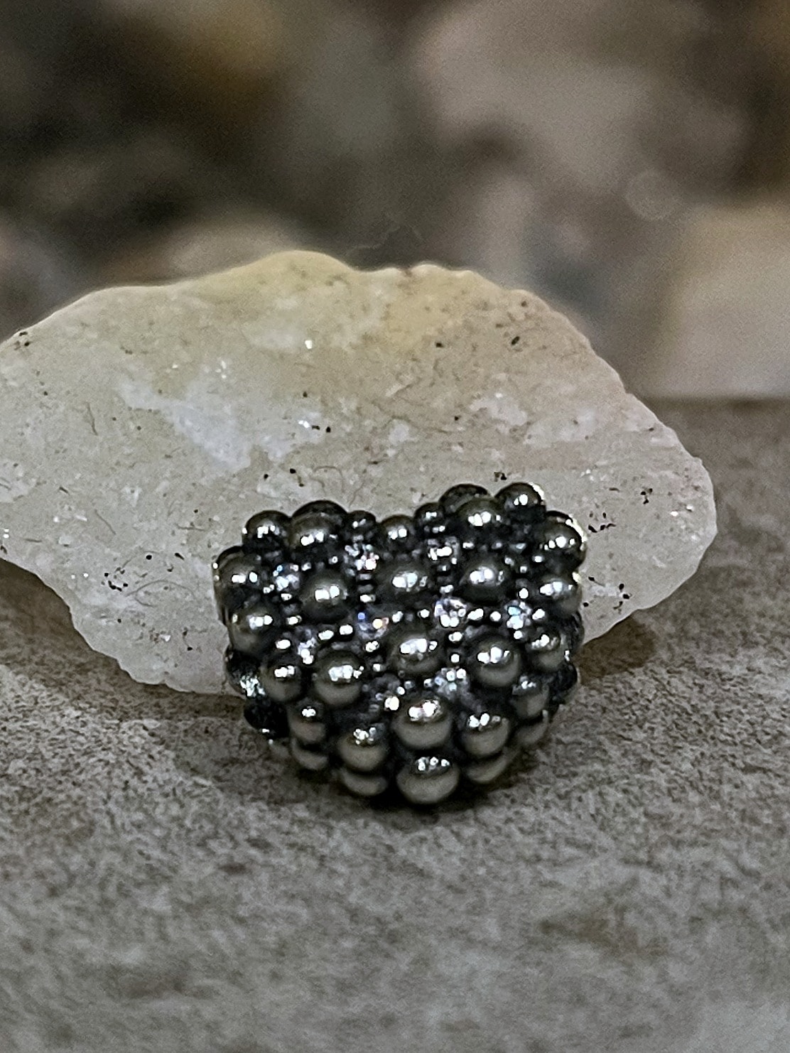 Charm corazón de bolitas — foto 2