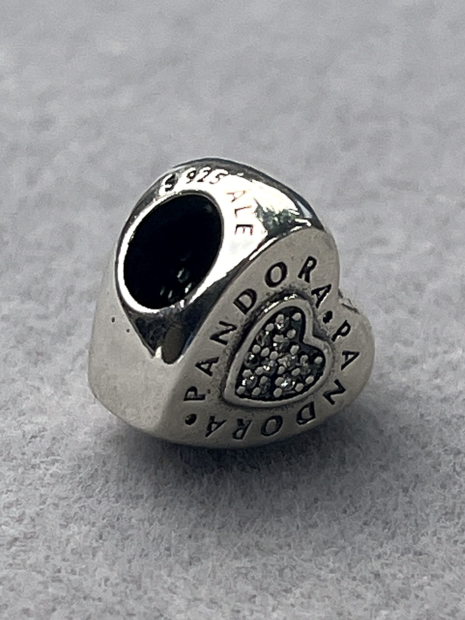 Charm corazón logo