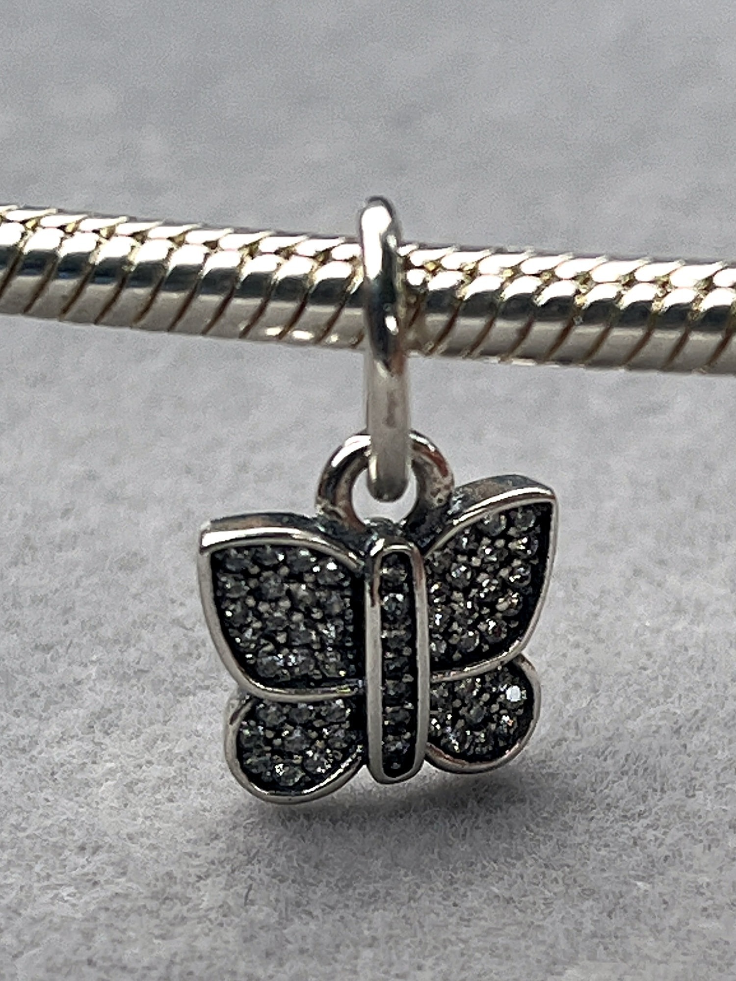 Colgante mariposa pavé