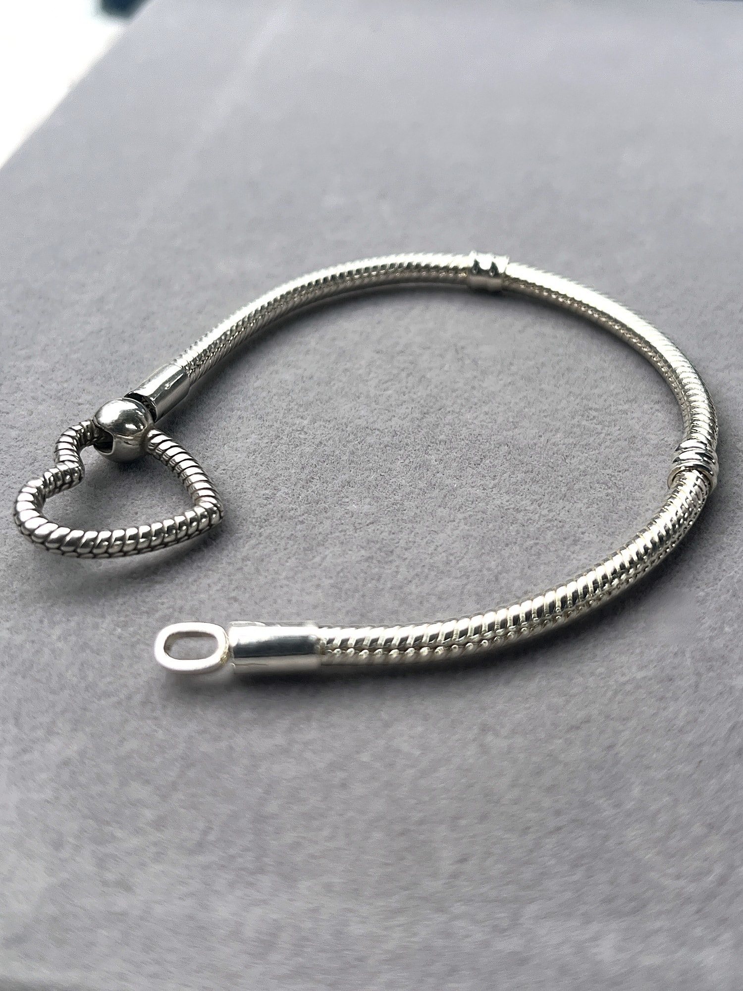 Pulsera broche corazón abierto — 17 cm