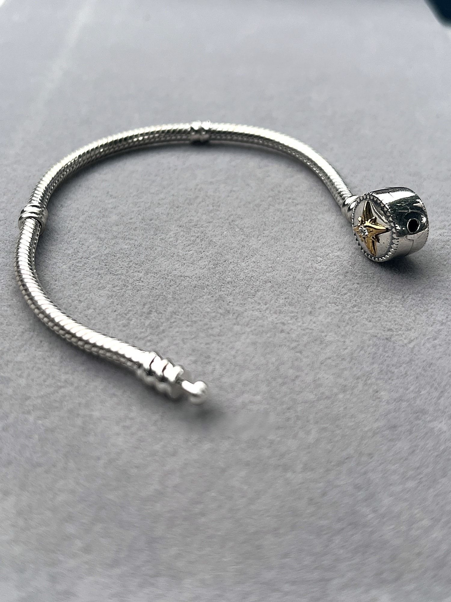 Pulsera broche estrella dorada — 16 cm
