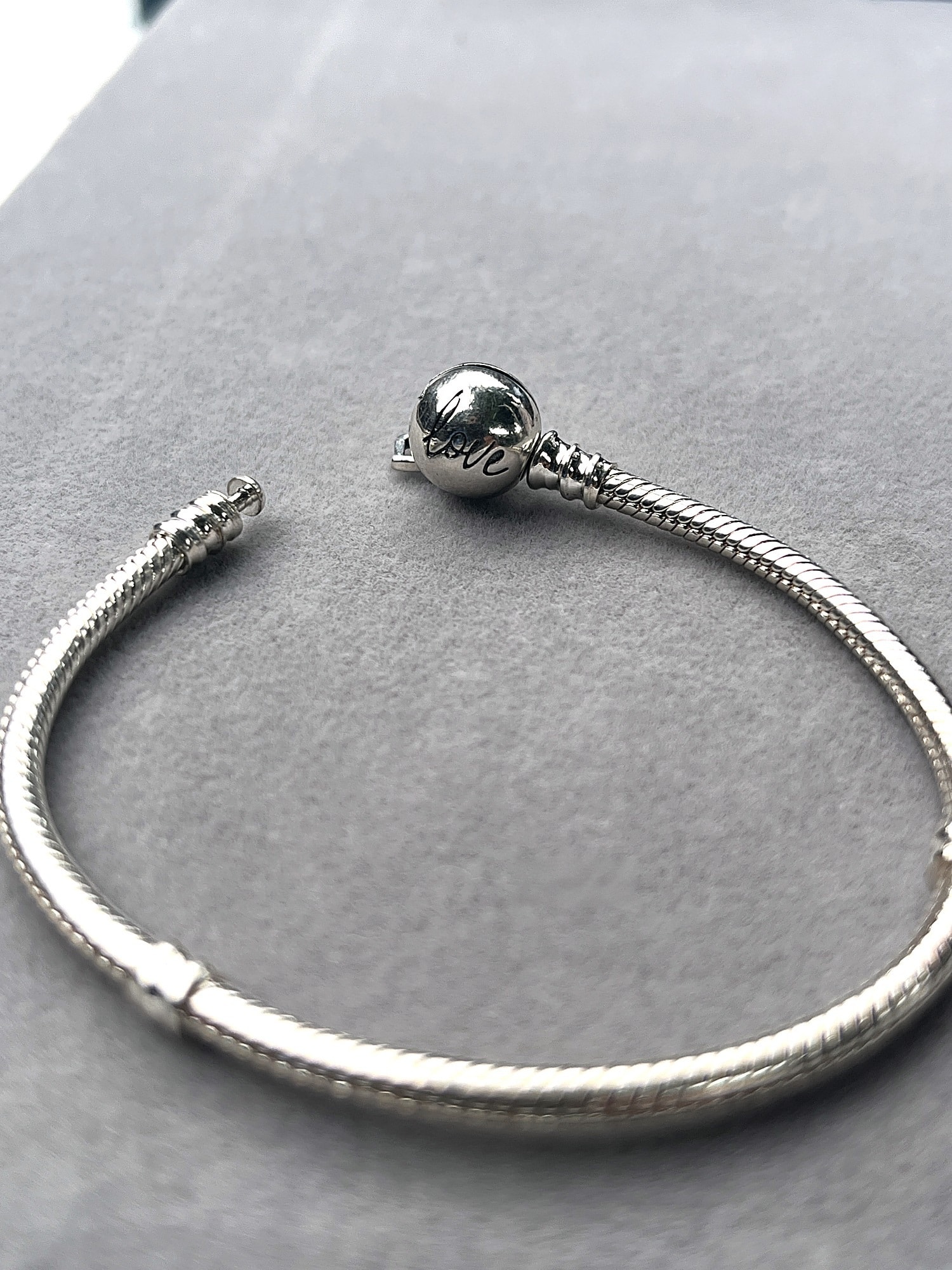 Pulsera broche Love — 17 cm