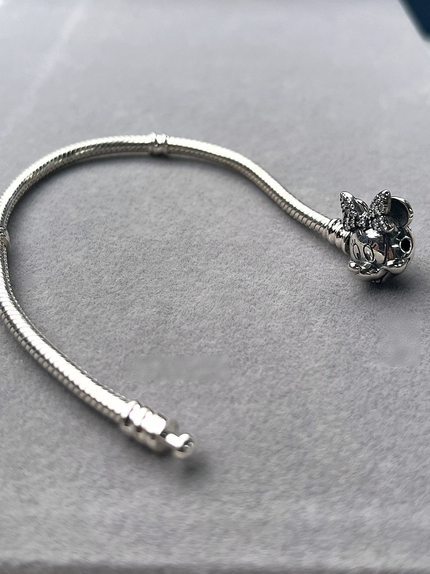 Pulsera broche Minnie — 17 cm